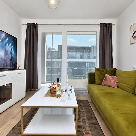 Modern In Petrzalka With Parking And Wi-fi Appartamento *