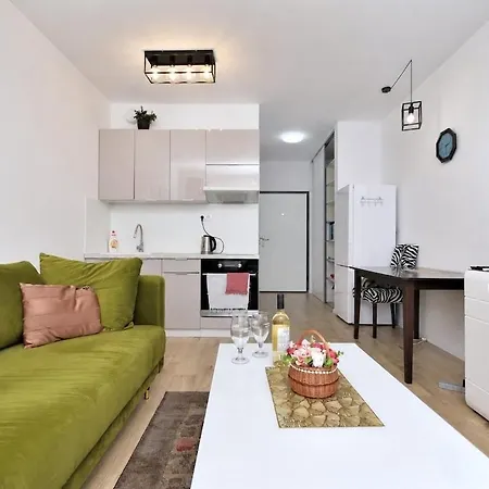Appartamento Modern In Petrzalka With Parking And Wi-fi Bratislava