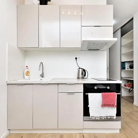 Modern In Petrzalka With Parking And Wi-fi Appartamento *