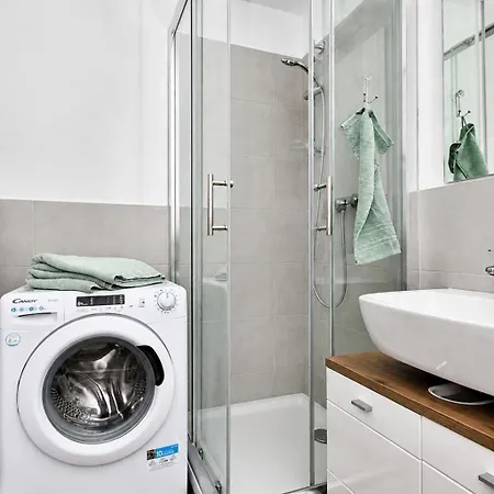 Appartamento Modern In Petrzalka With Parking And Wi-fi Bratislava