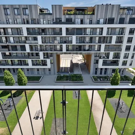 Modern In Petrzalka With Parking And Wi-fi Appartamento *