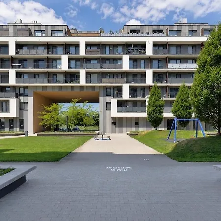 Modern In Petrzalka With Parking And Wi-fi Appartamento *